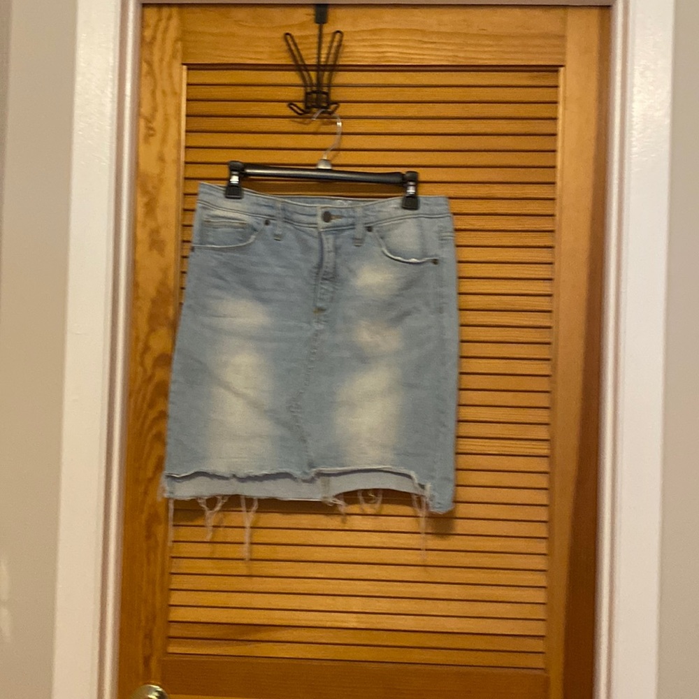 Stonewashed denim skirt